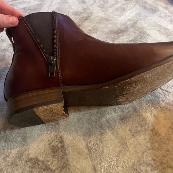 Frye Carly Zip Chelsea Leather Booties, Sz 10, Cognac - Picture 5 of 9
